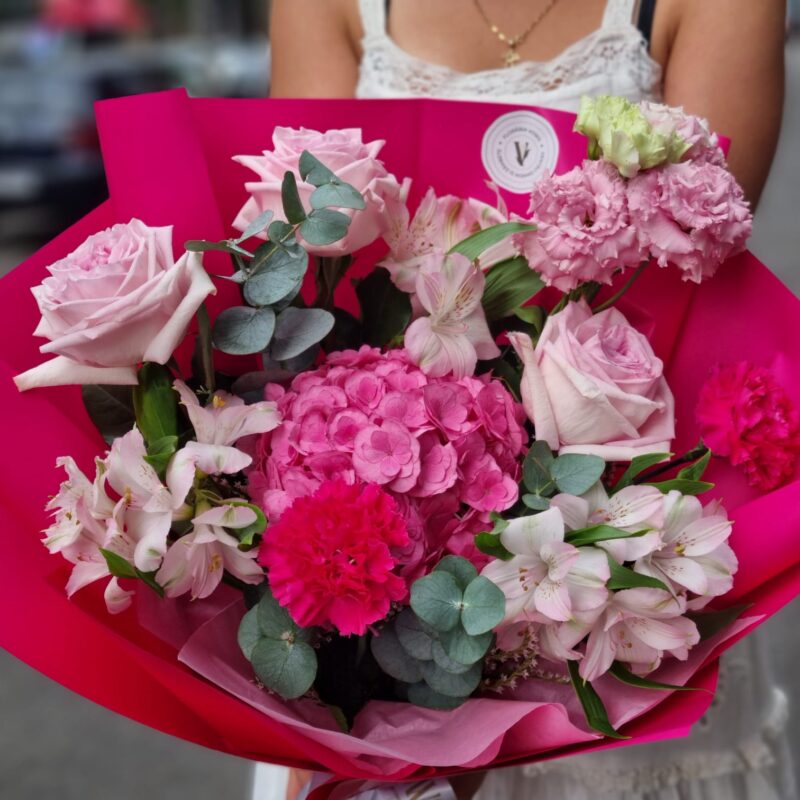 Buchet elegant roz închis – Florăria Vows Brăila, cadou pentru aniversare