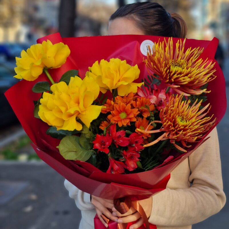 buchet cu trandafiri si crizanteme