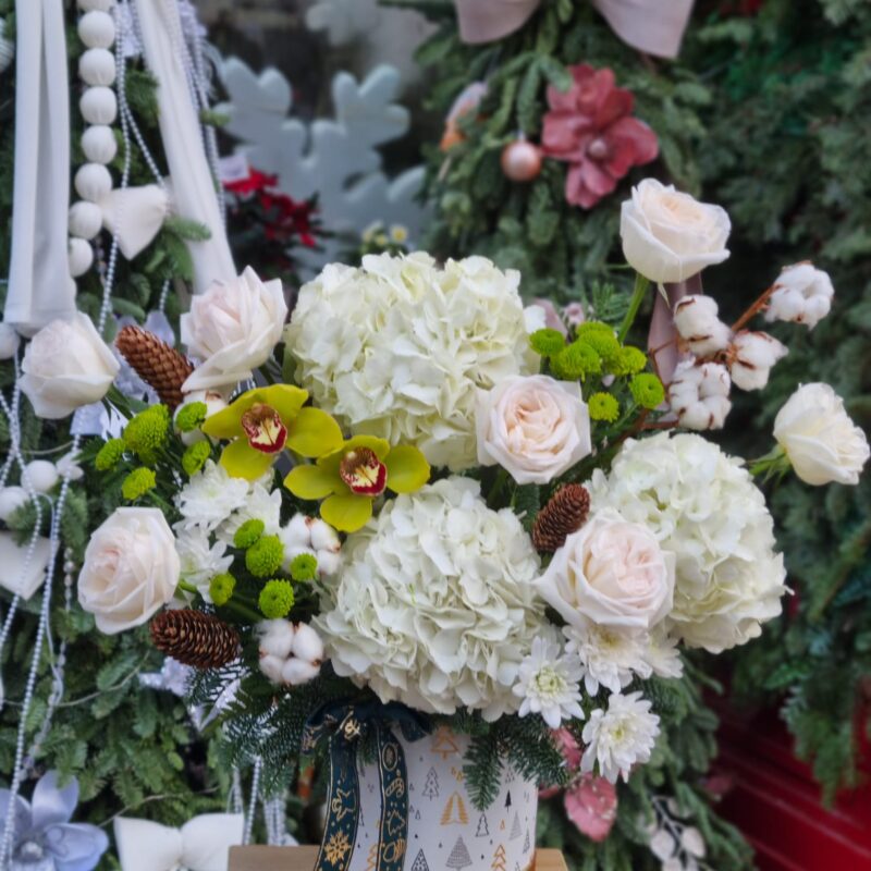 aranjament Crăciun alb, cadou Crăciun elegant, decor Crăciun premium